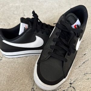 Nike Court Legacy - Mens size 6.5 / Women size 7.5 - DH3162-001